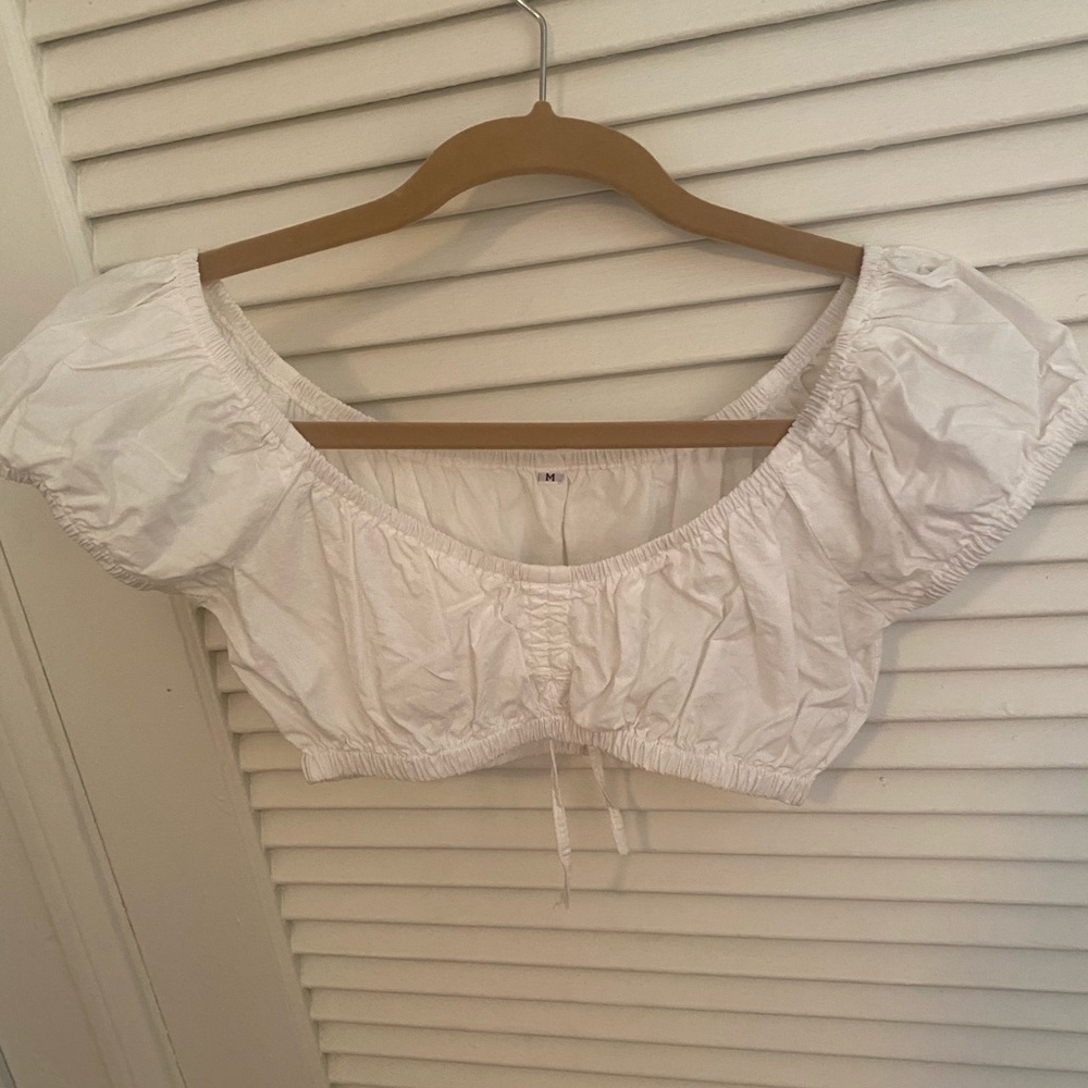 White puffy sleeve crop